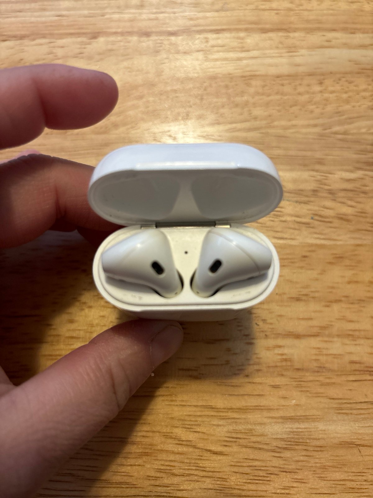 Apple AirPods 1 Good Condition