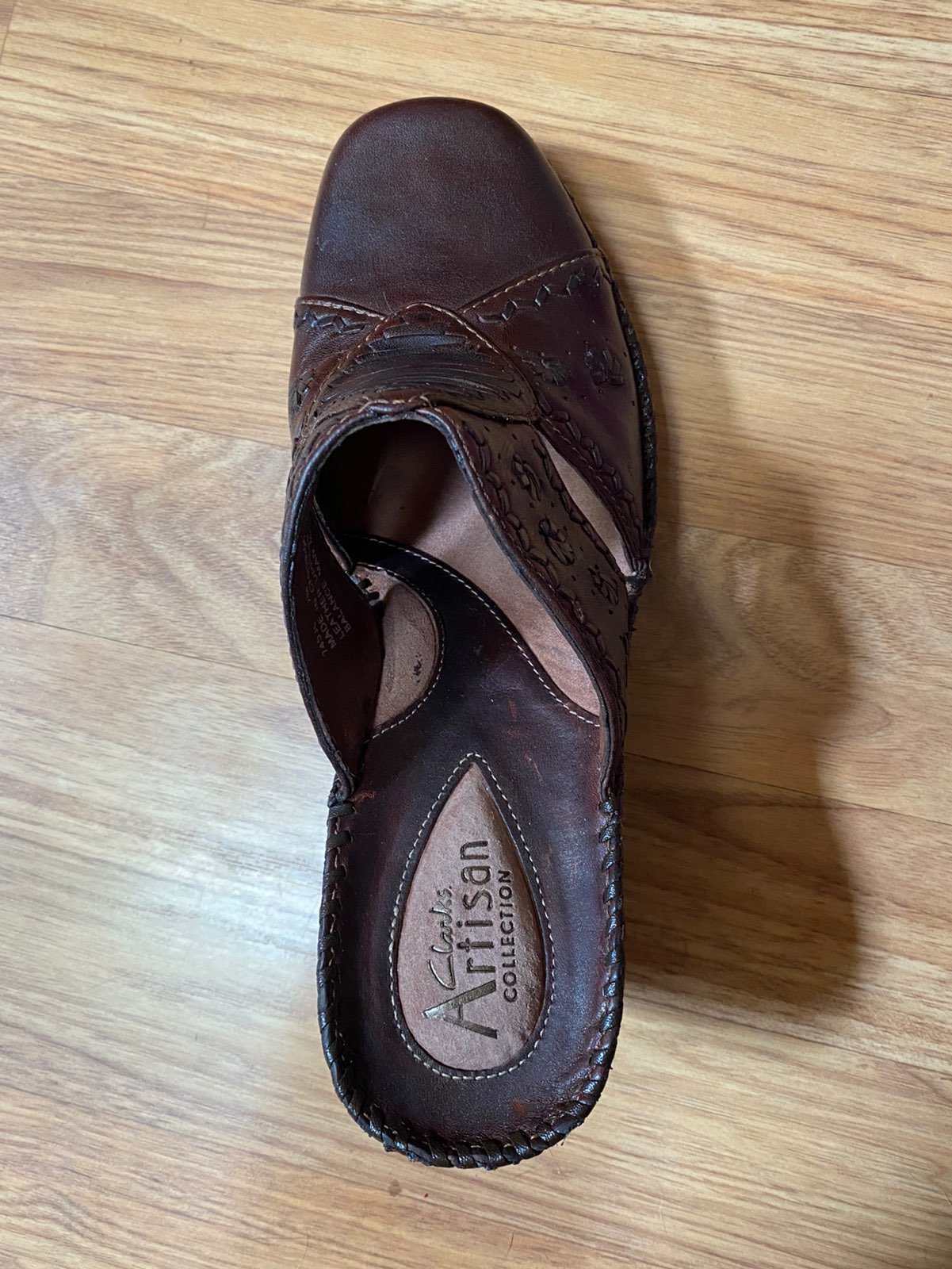 Clarks Artison Shoes with heel. Size 7M