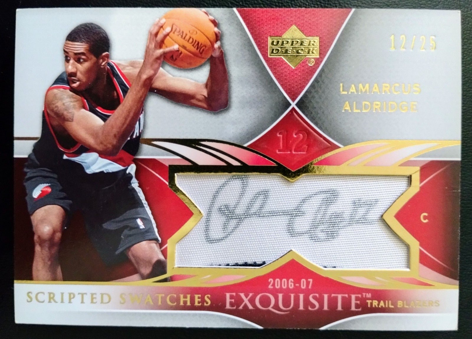 LAMARCUS ALDRIDGE 2006-07 EXQUISITE SCRIPTED SWATCHES RC AUTO PATCH 12/25 JSY #