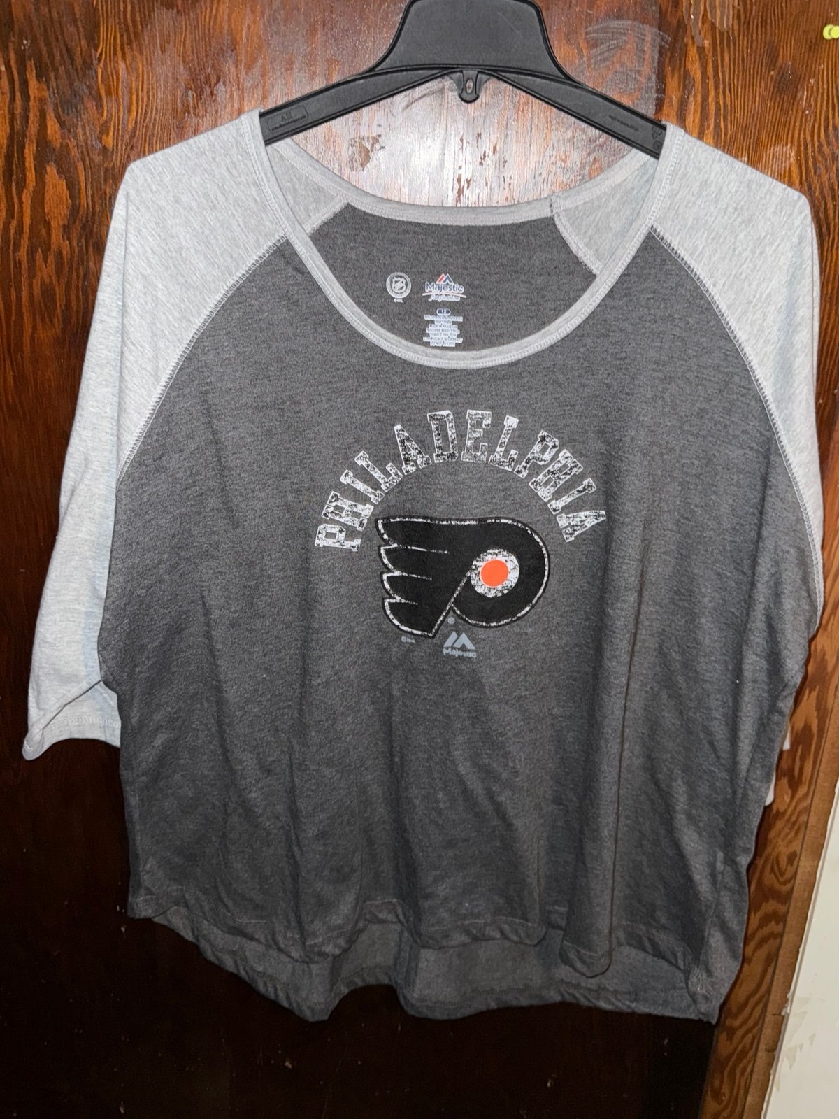 Majestic Fan Fashion NFL Philadelphia Flyers 1X Women’s Graphic T Shirt Brand NW