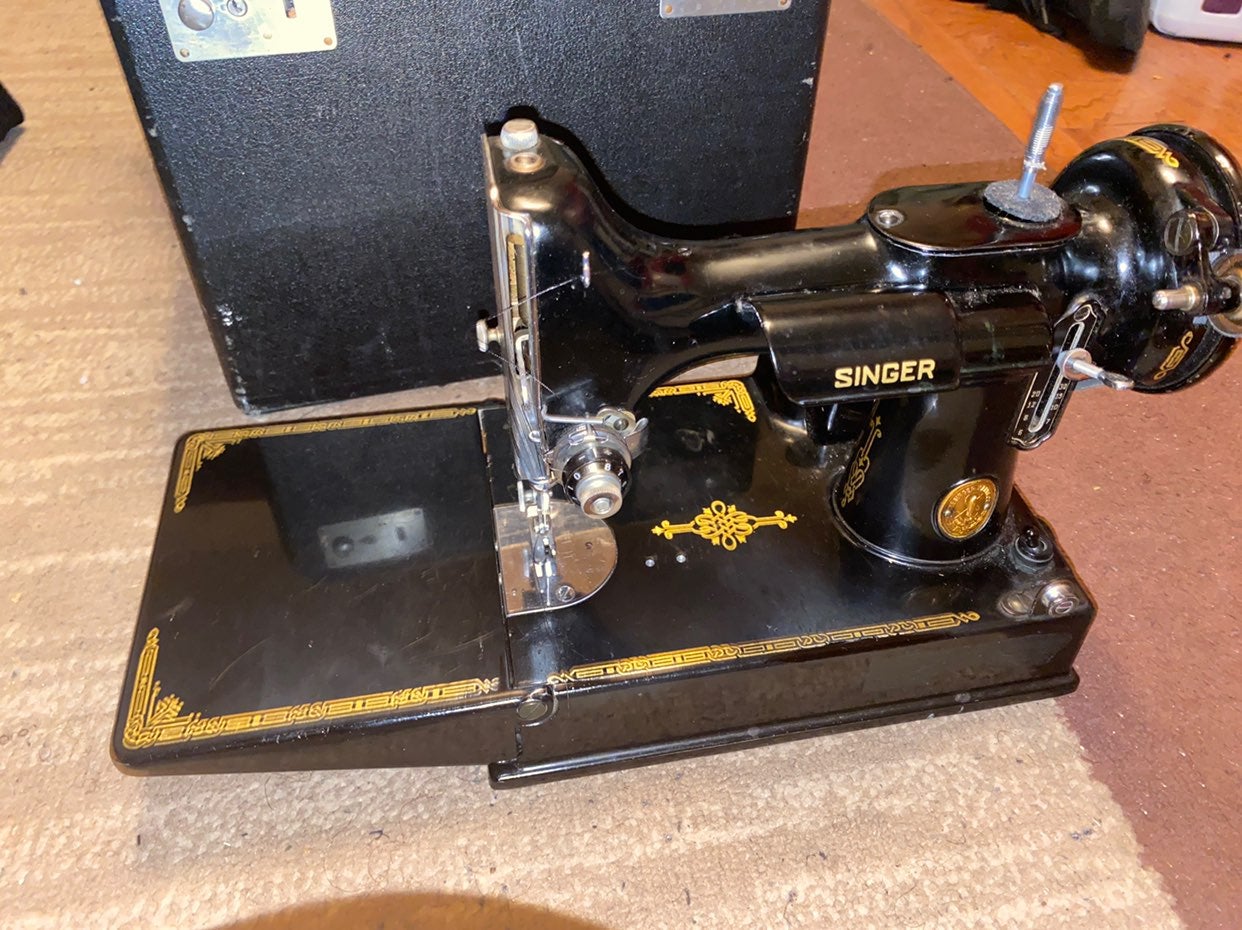 Vintage 1950 Singer Featherweight Sewing