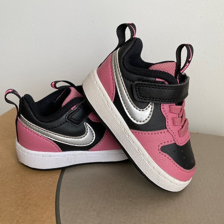 Nike - Sz 4 C