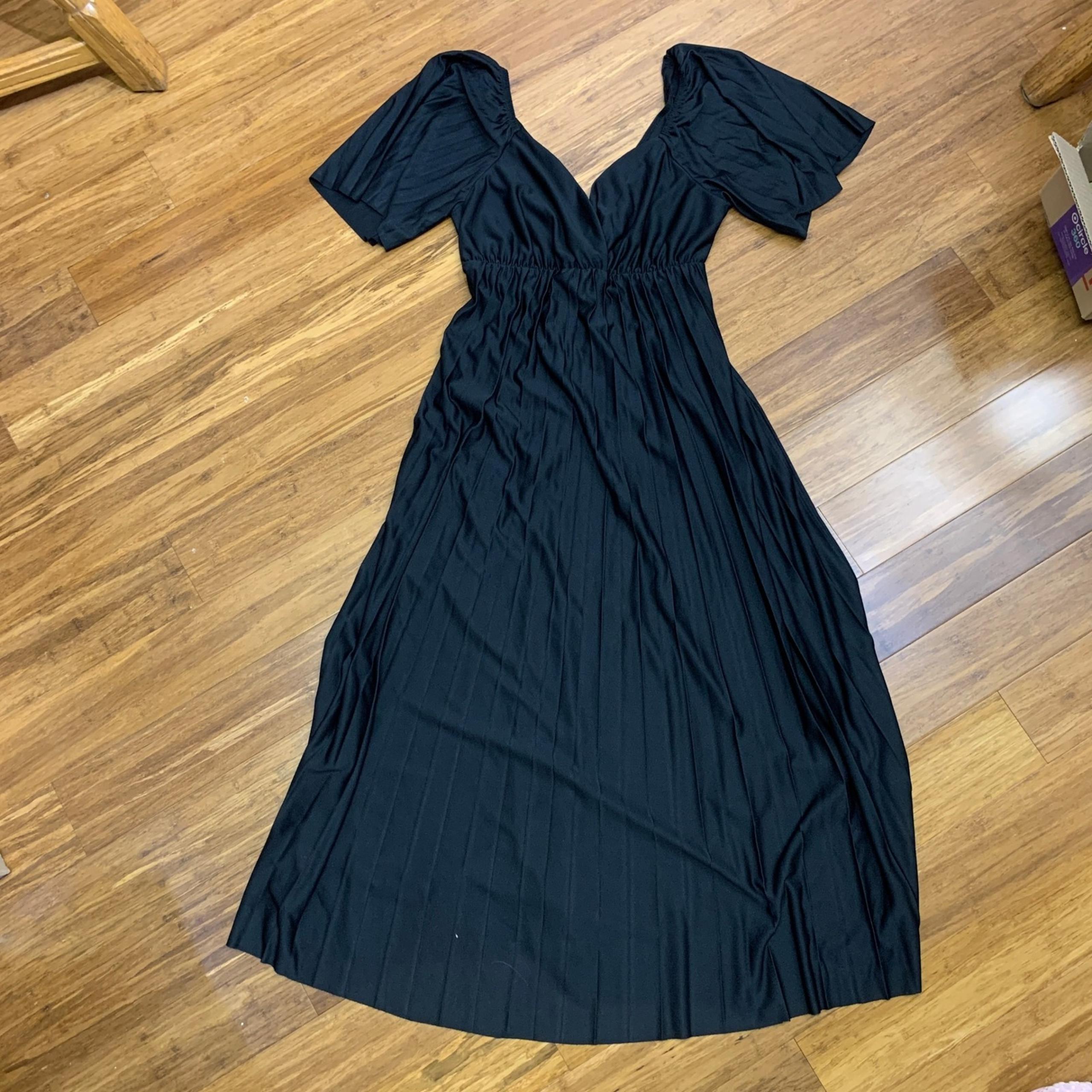 ASOS DESIGN Maternity Maxi Dress Womens Size 6 V Neck Short Sleeve Black NWT