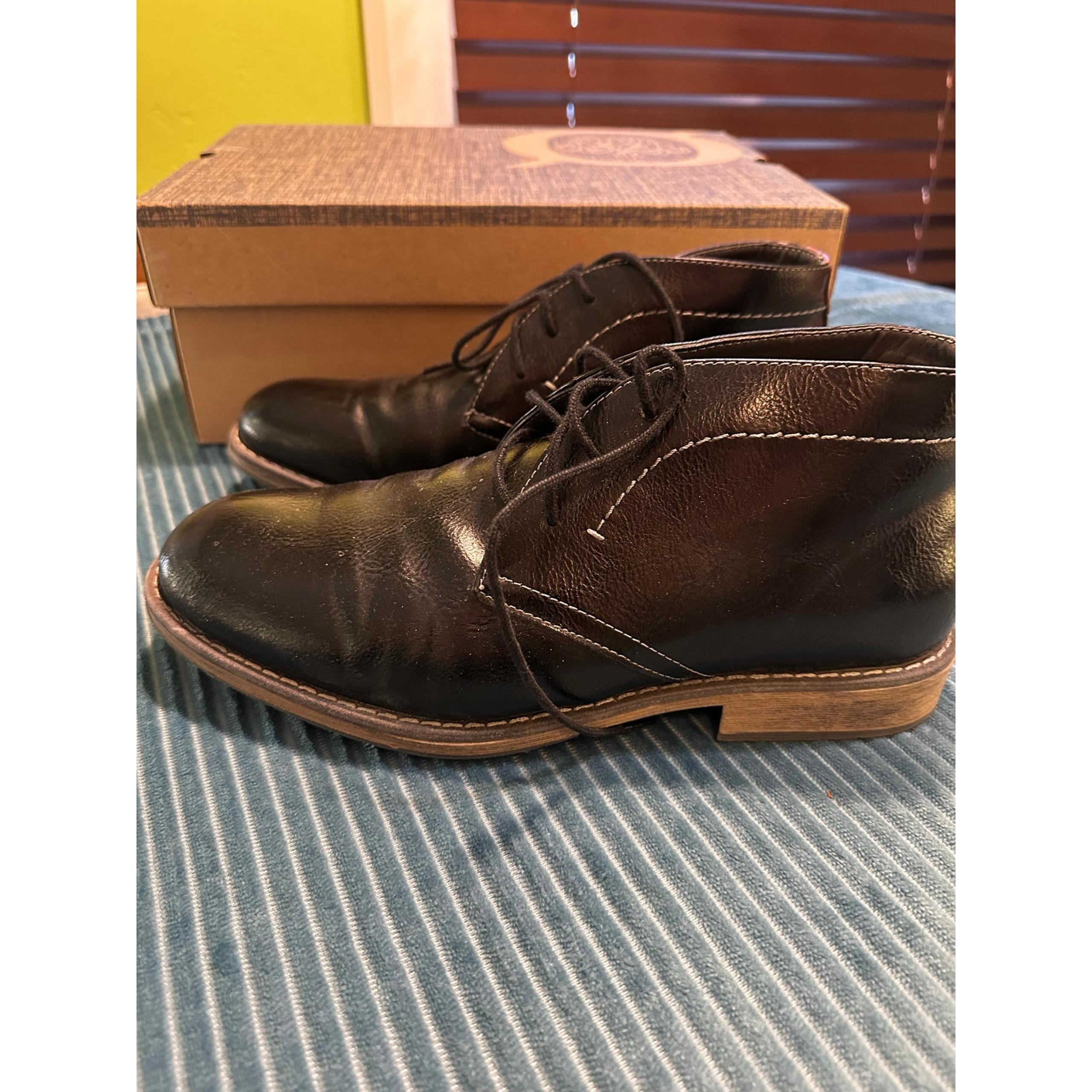 Born Men’s Black Leather Chukka Boots with Stitched Detail