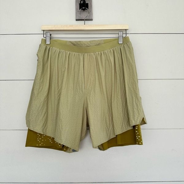 Lululemon Men’s Dew Green Auric Gold Large Surge Special Edition Shorts