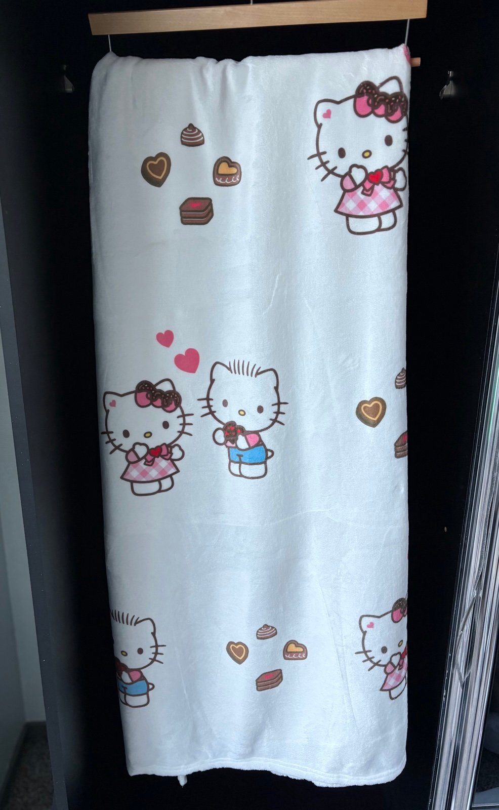 hello kitty valentines blanket throw