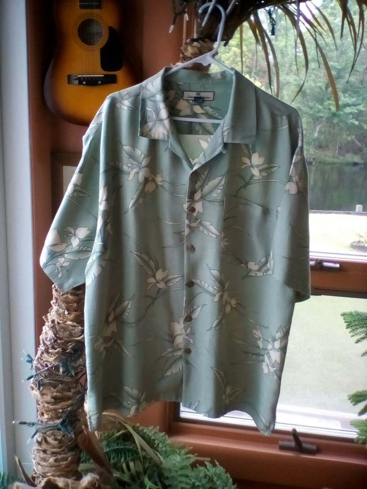 TOMMY BAHAMA 'Silk' Shirt; 'LIKE-NEW'; NO TAGS; STUNNINGLY BEAUTIFUL ; Size: XL