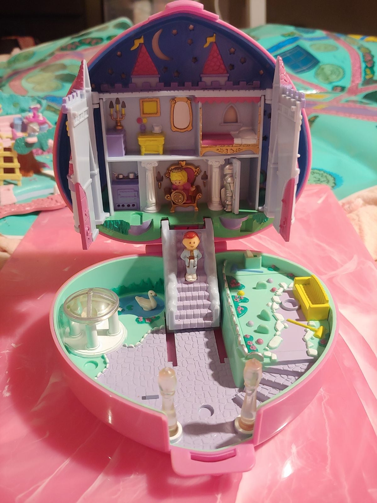 Polly pocket castle