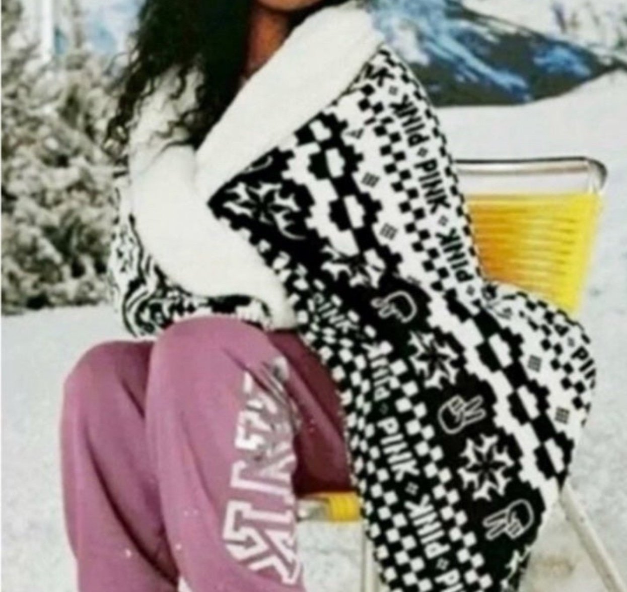 BRAND NEW / LIMITED EDITION / Victoria Secret Pink Sherpa Blanket