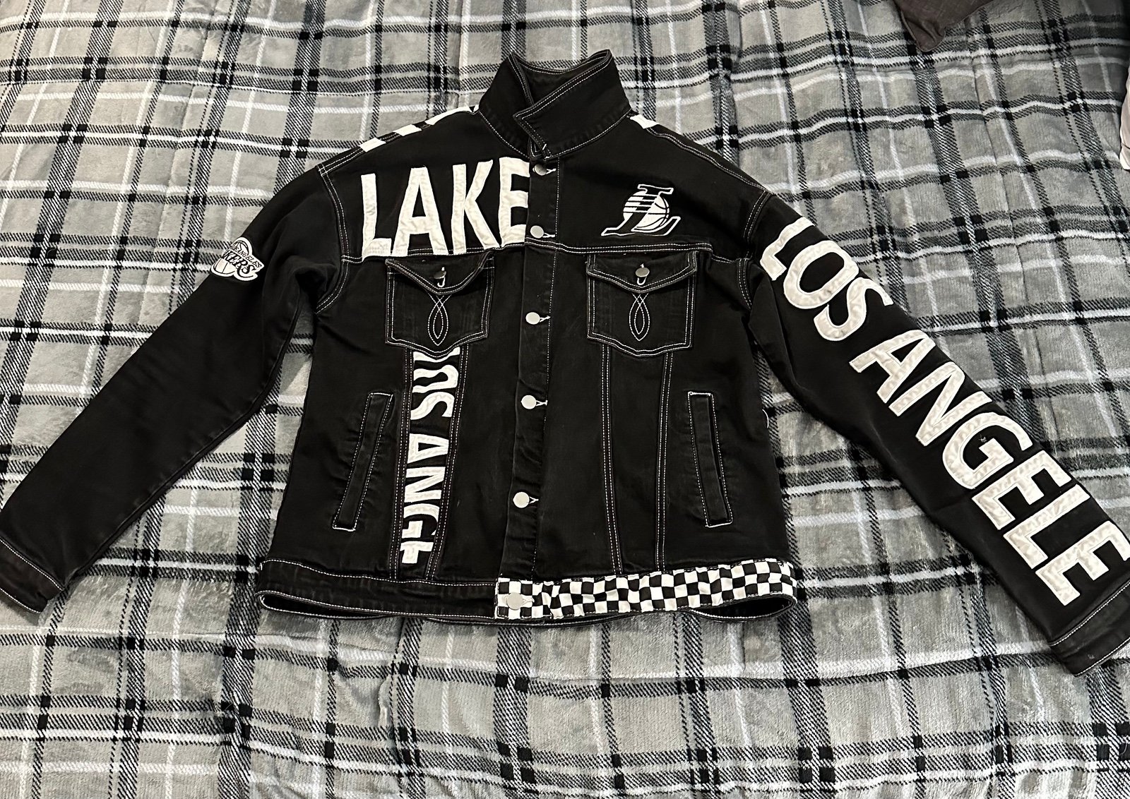 Los Angeles Lakers Black Denim Jacket Women’s Size XL