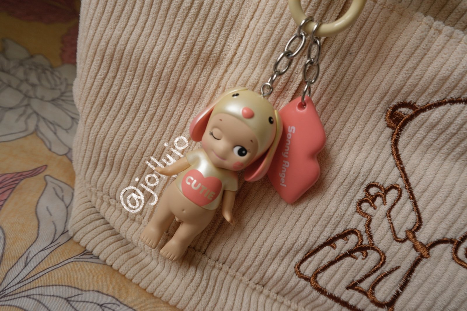 Sonny Angel Kiss Kiss Series - SECRET bunny