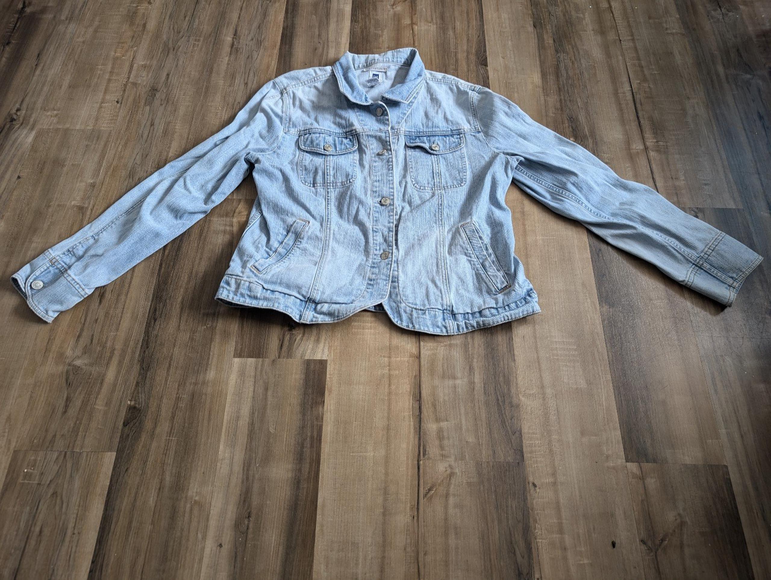 Gap woman's stretch jean jacket. Size large O-2