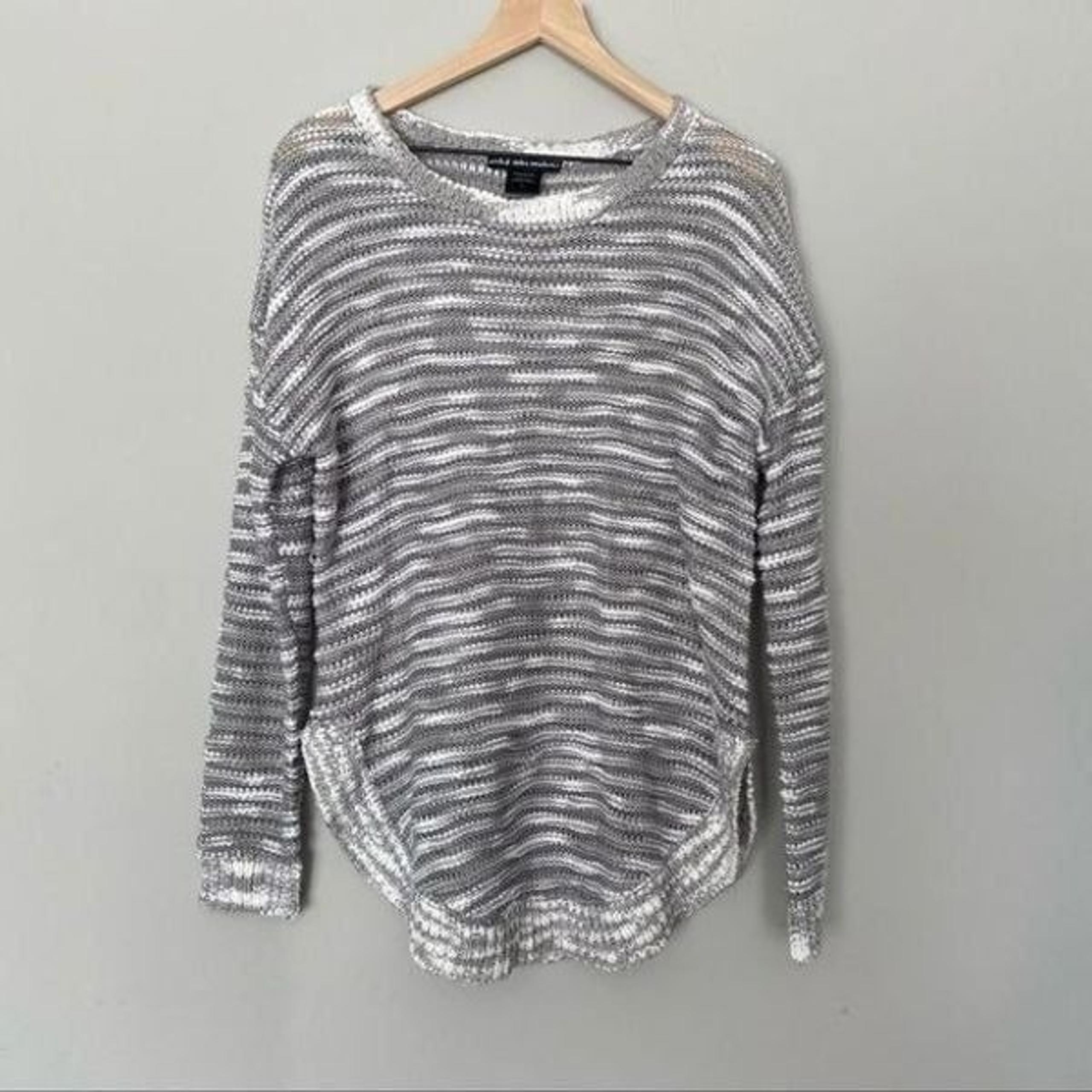 Large United States Sweaters Gray White Silver Open Knit Curved Hem Crewneck