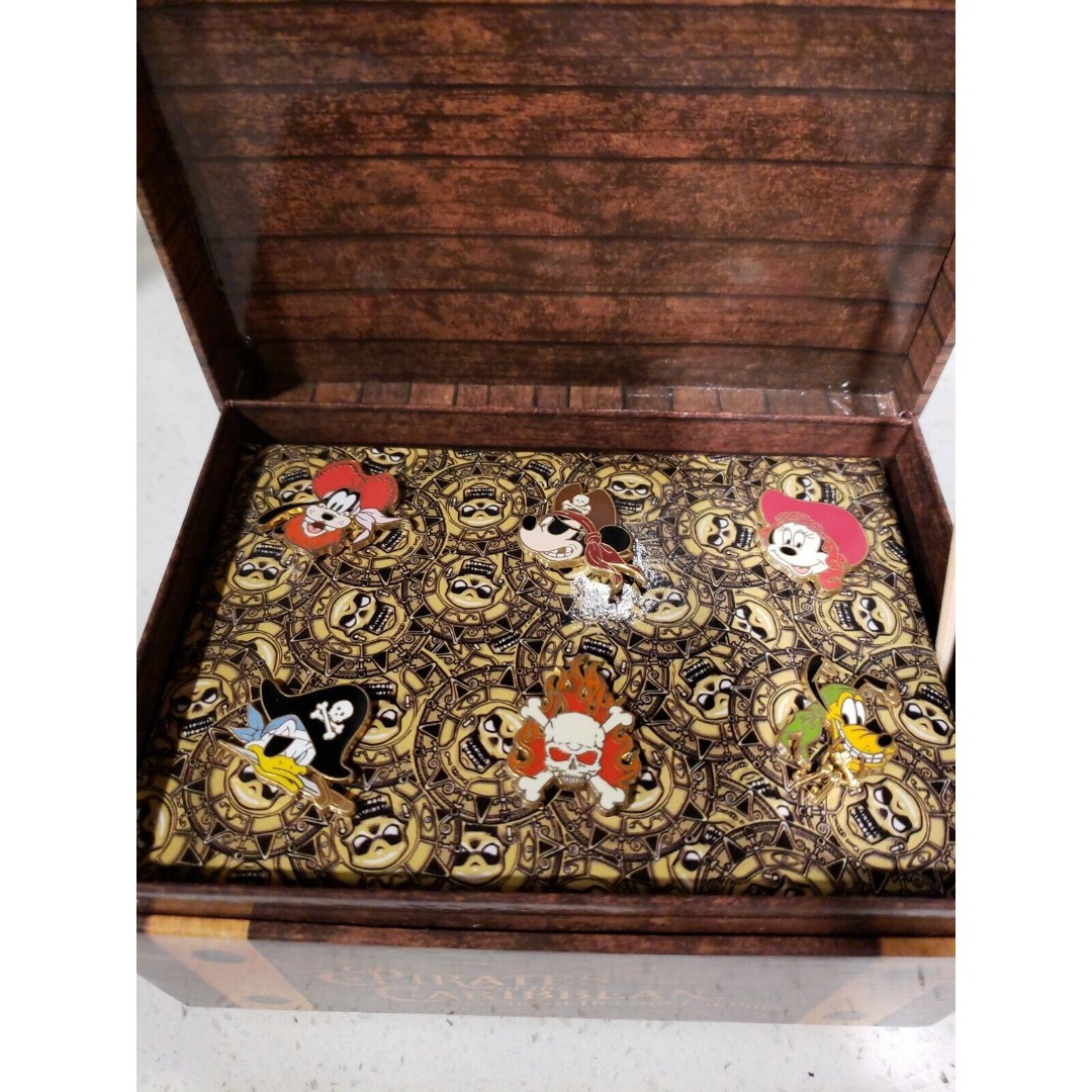 Disney Pirates of the Caribbean Mini Characters 6 pins LE 350 Trading Chest