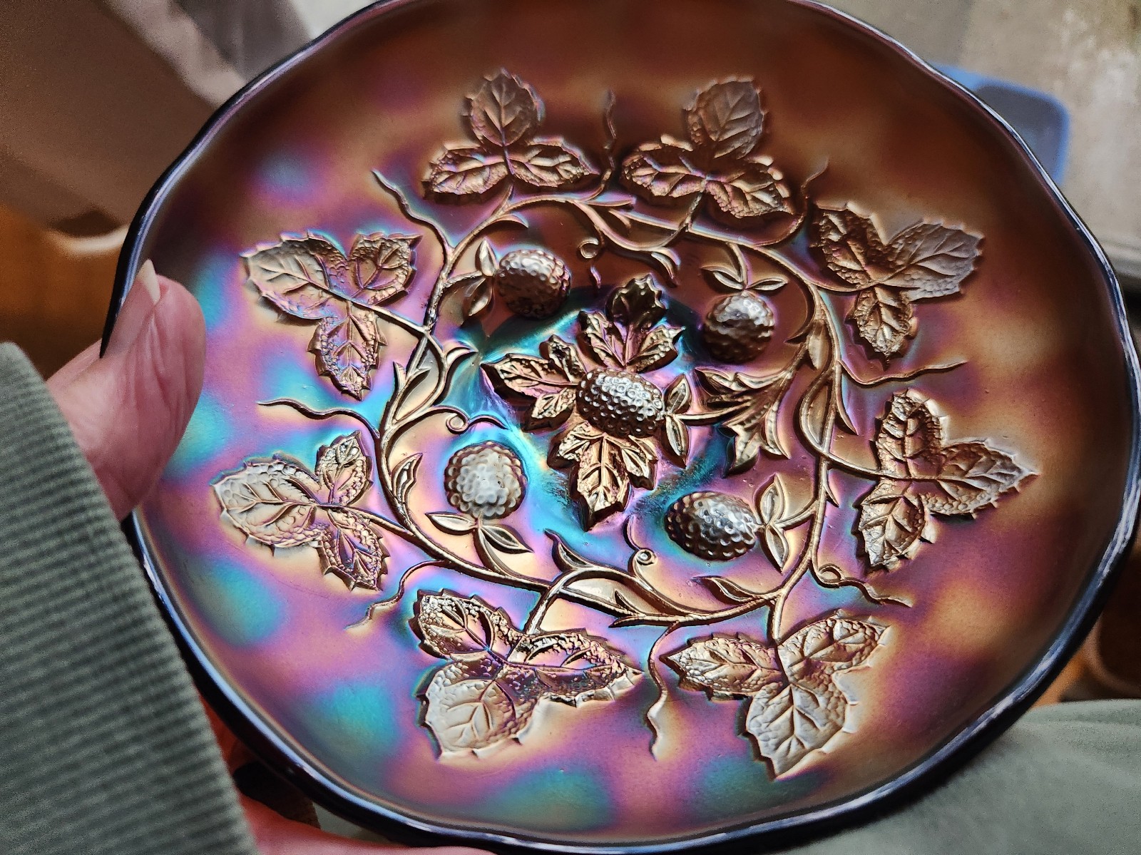 Vintage Millerburg Blackberry Wreath Amethyst Carnival Glass Bowl