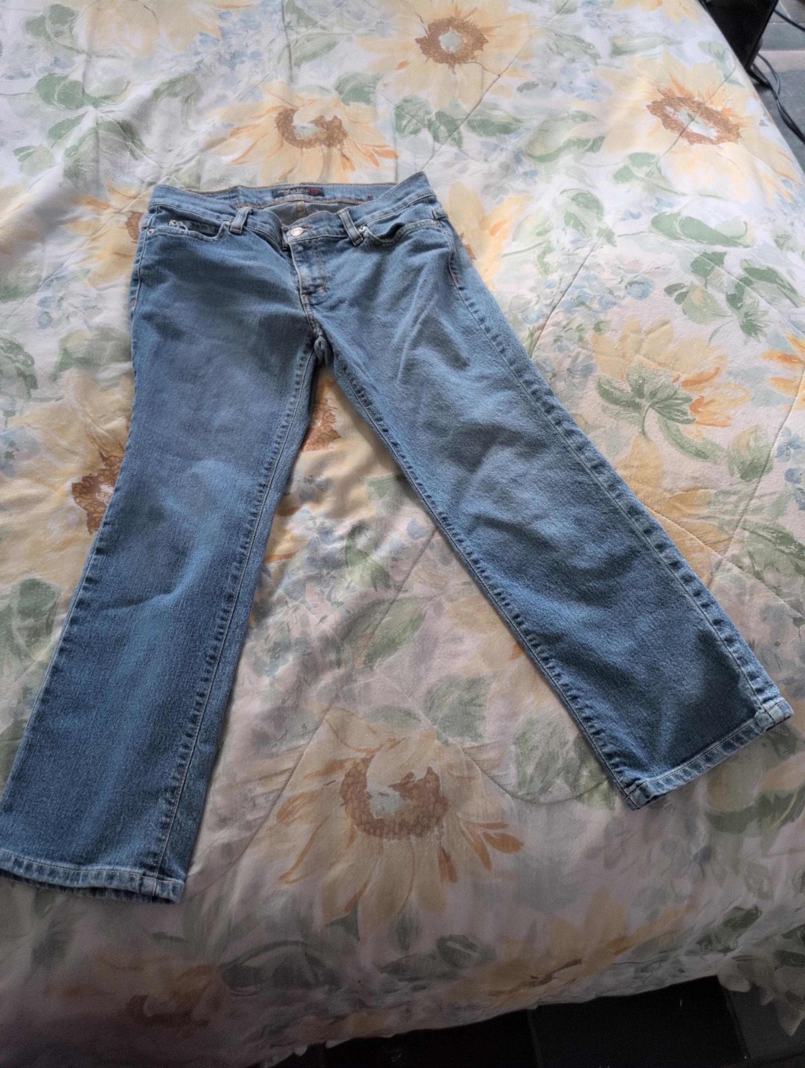Women's American Eagle Cropped Jeans size 4