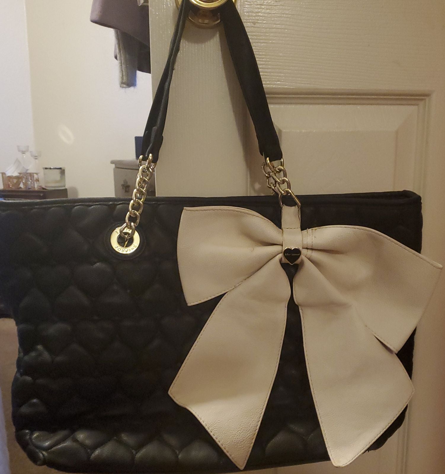 Details about Betsey Johnson Heart Handbags Quilted Gold Heart Faux Leather Black Bow With Emb Details about Betsey Johnson Heart Handbags Quilted Gold Heart Faux Leather Black Bow With Emb
