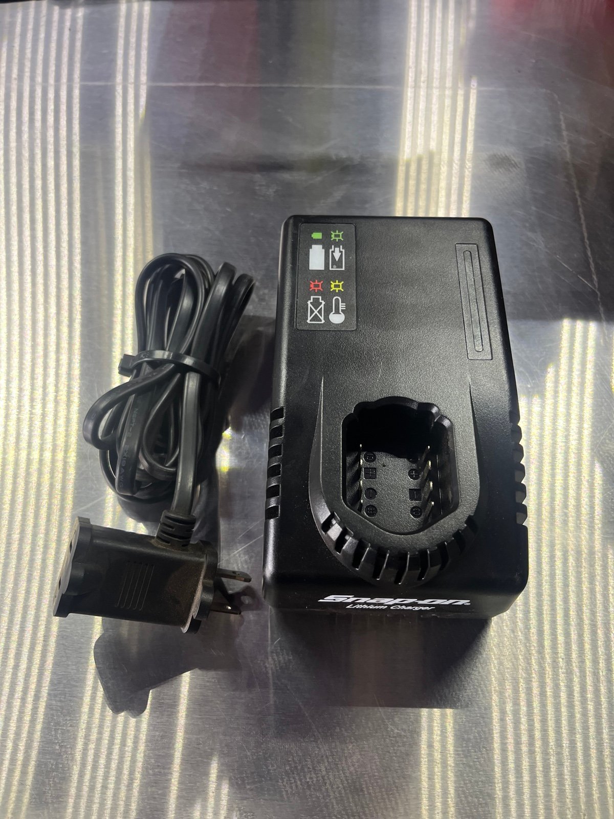 Snap On 14.4 V MicroLithium Battery Charger