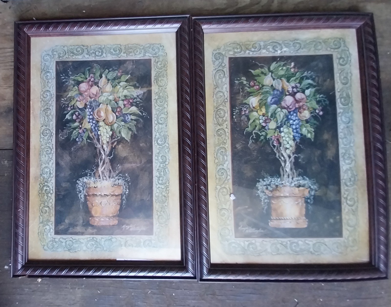 2 Beautiful Home Interiors Pictures. Good condition. Measurement for each 23x16