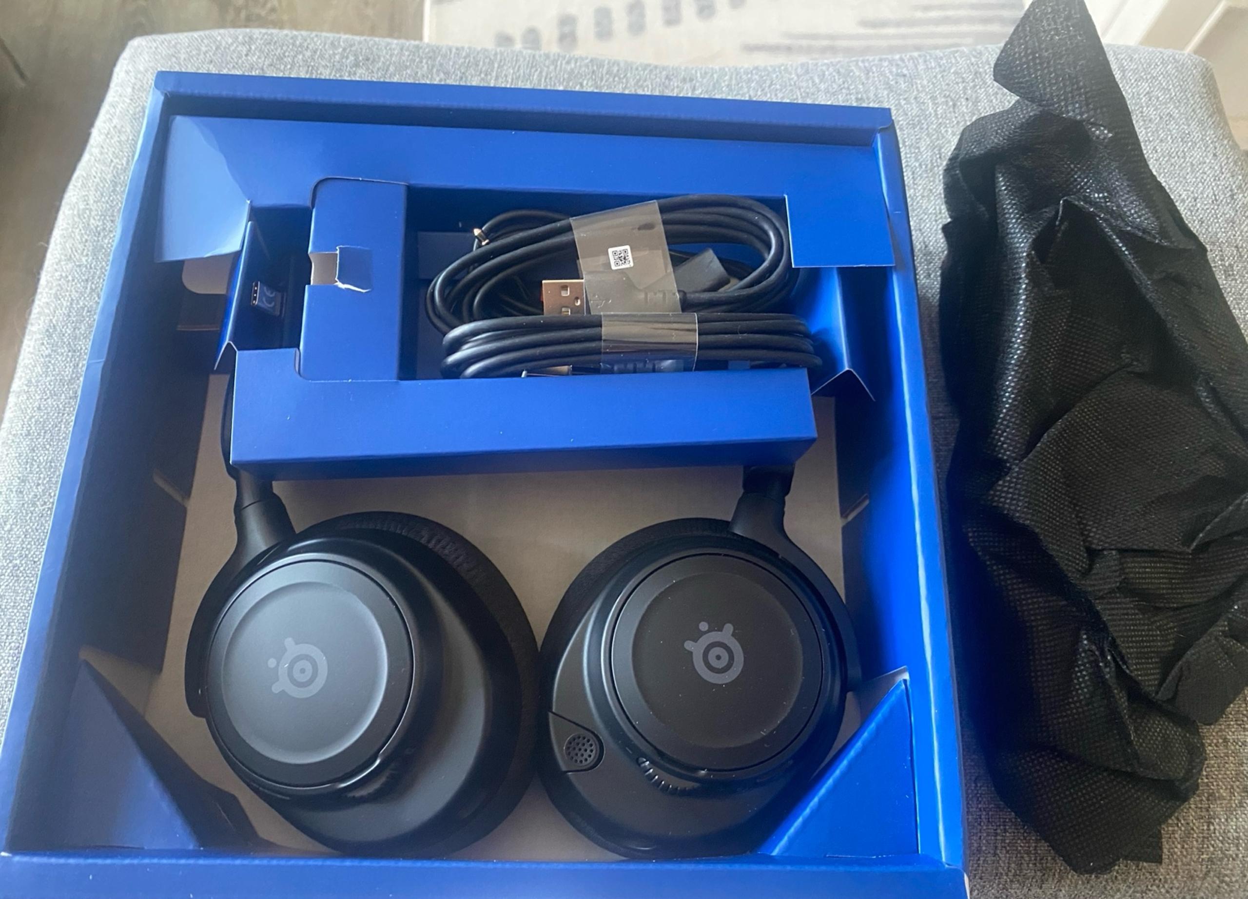 SteelSeries Arctis Nova 7P Wireless Multi-Platform Gaming Headset