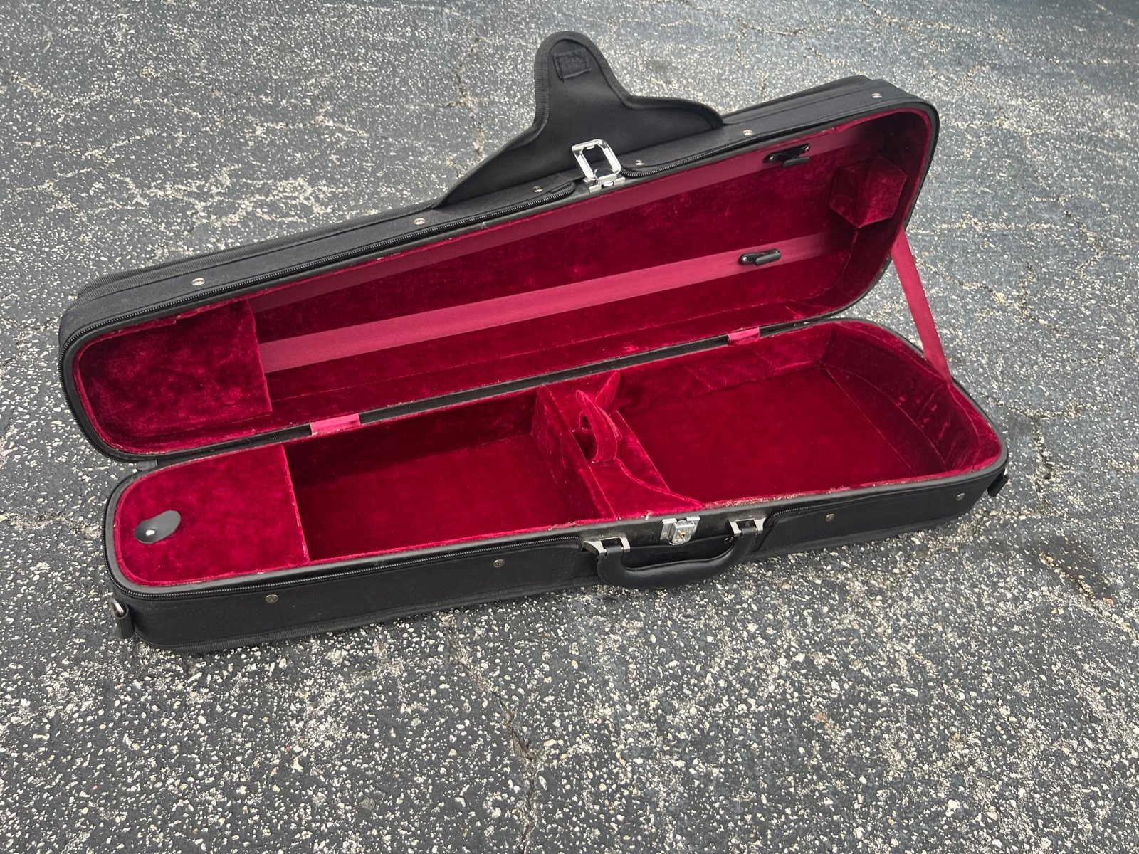 Eastman Dart Shaped Violin Case! Lightweight! Excellent condition! 31x9x6in out