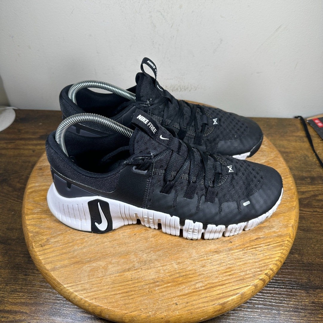 Nike Free Metcon 5 Black White Shoes Sneakers Women's Size 9.5 DV3950-001