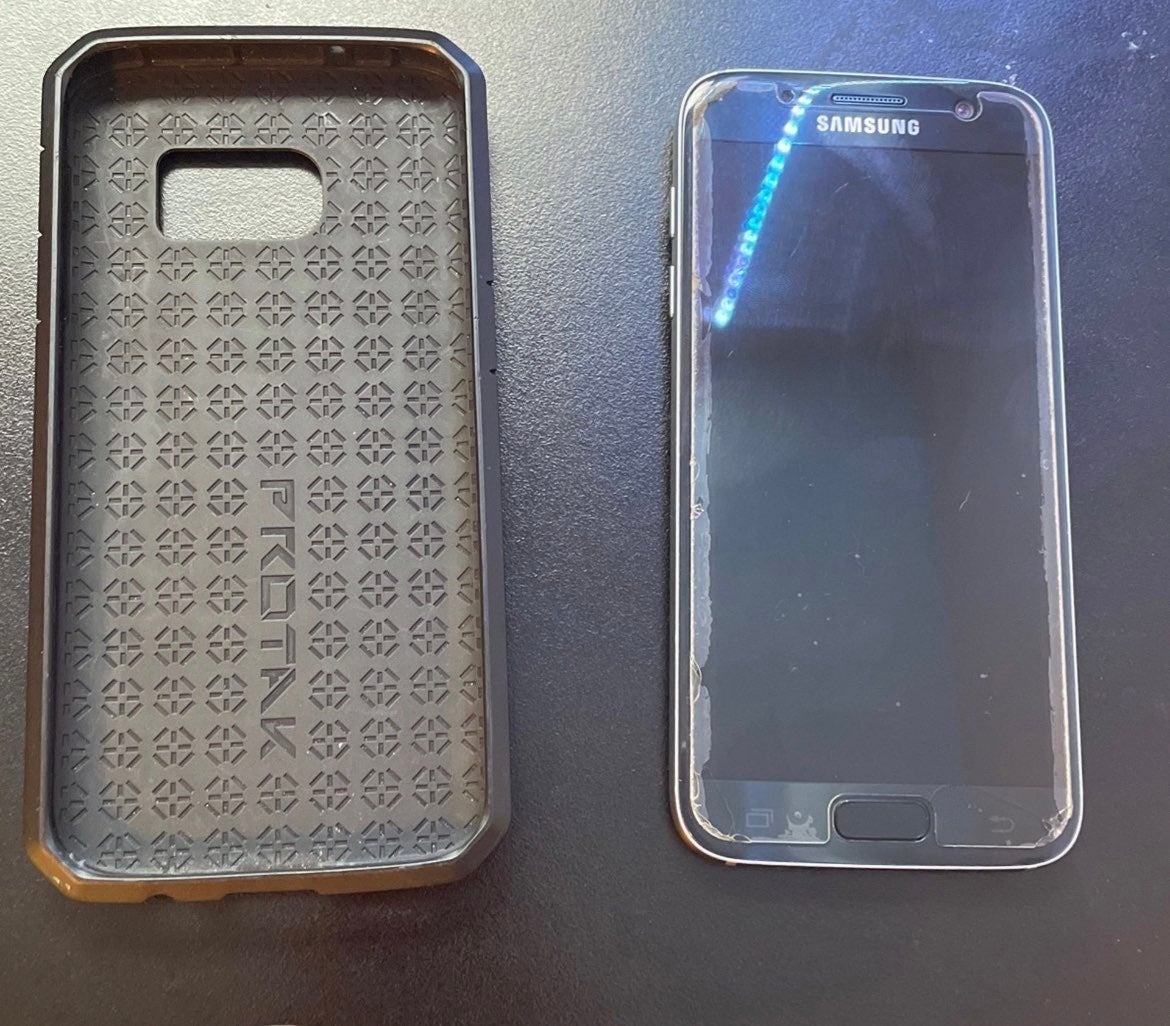 Samsung Galaxy S7 w/ Case - Used