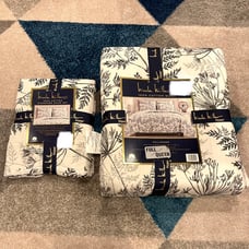 Nicole Miller FULL/QUEEN Quilt & Shams!