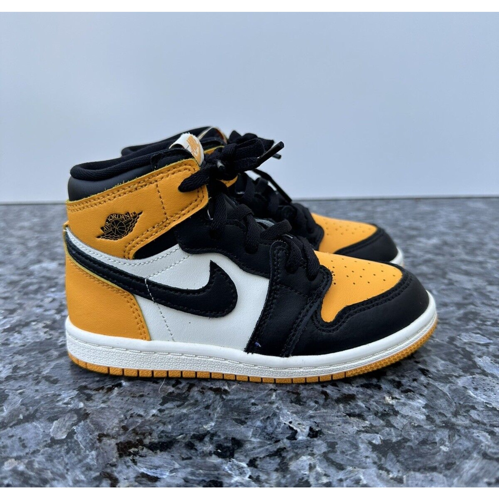 Nike Air Jordan 1 Retro High OG Infant 10C Yellow Toe Sneakers AQ2665-711