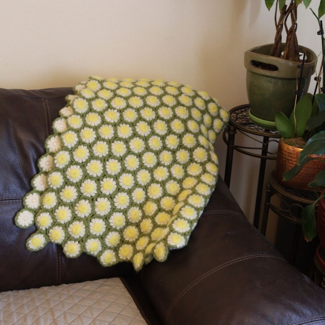 Vintage Handmade Ditsy Daisy Daisy Chain Throw Blanket