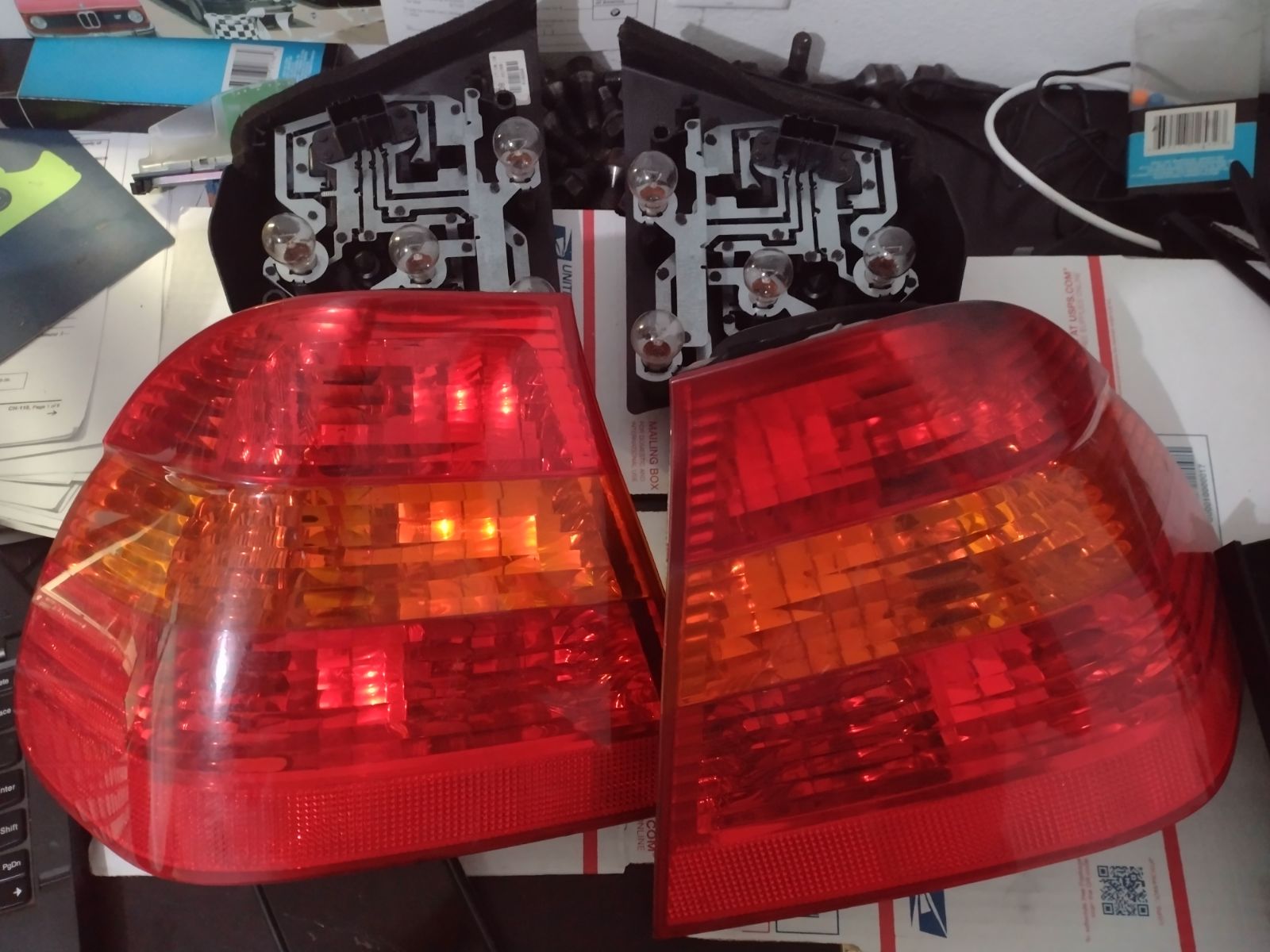 Bmw 325i 330i tail light driver passanger E46 2002 2003 2004 2005