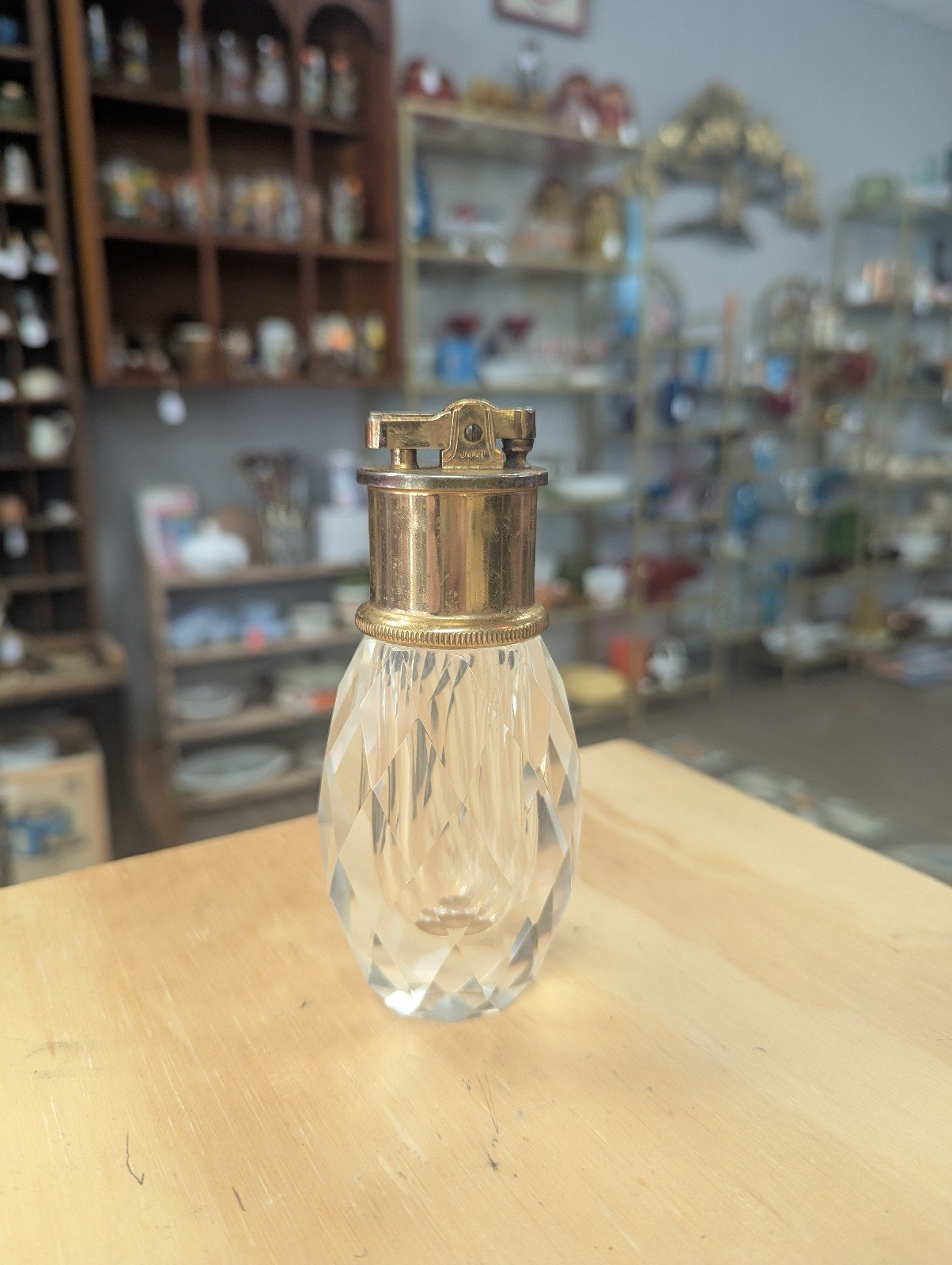 Vtg crystal table lighter made in Japan