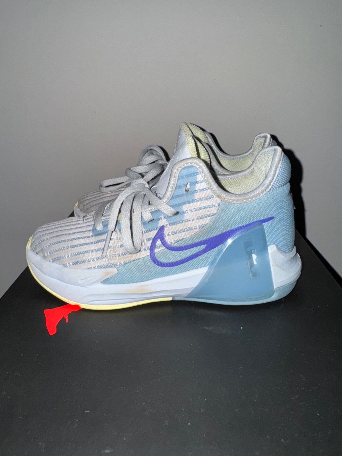 Nike kids LeBron Witness VI size 1.5Y no box good condition
