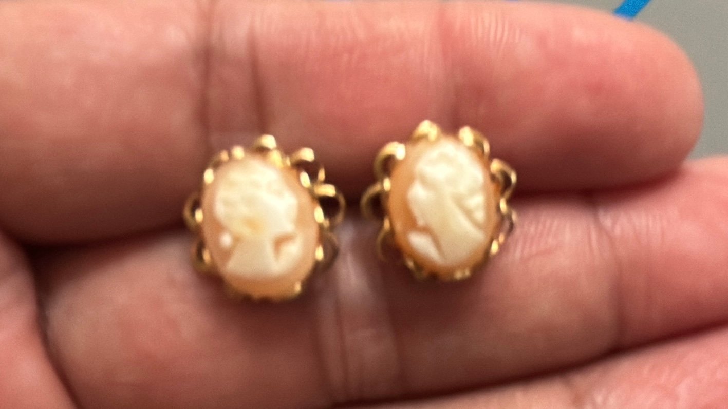Vintage 14k Gold Cameo Earrings ✨FIRM✨