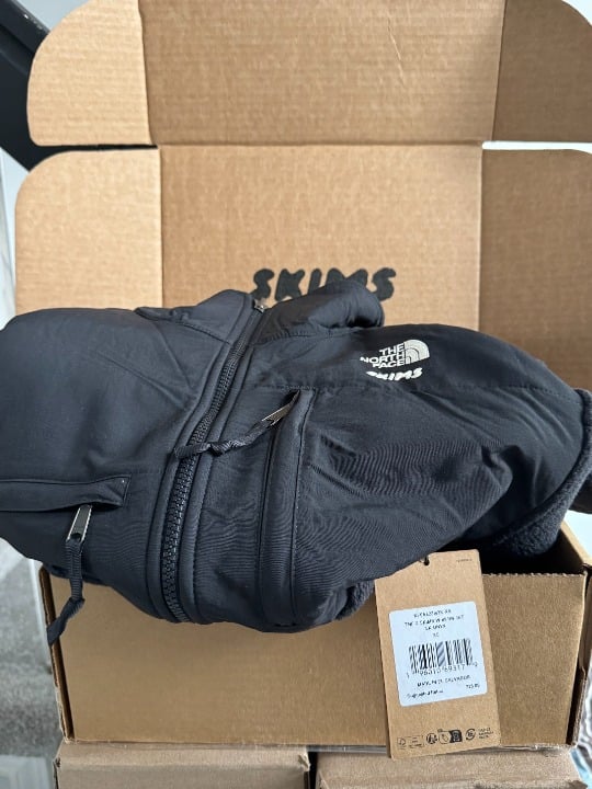 THE NORTH FACE X SKIMS 1995 RETRO DENALI FLEECE JACKET | ONYX