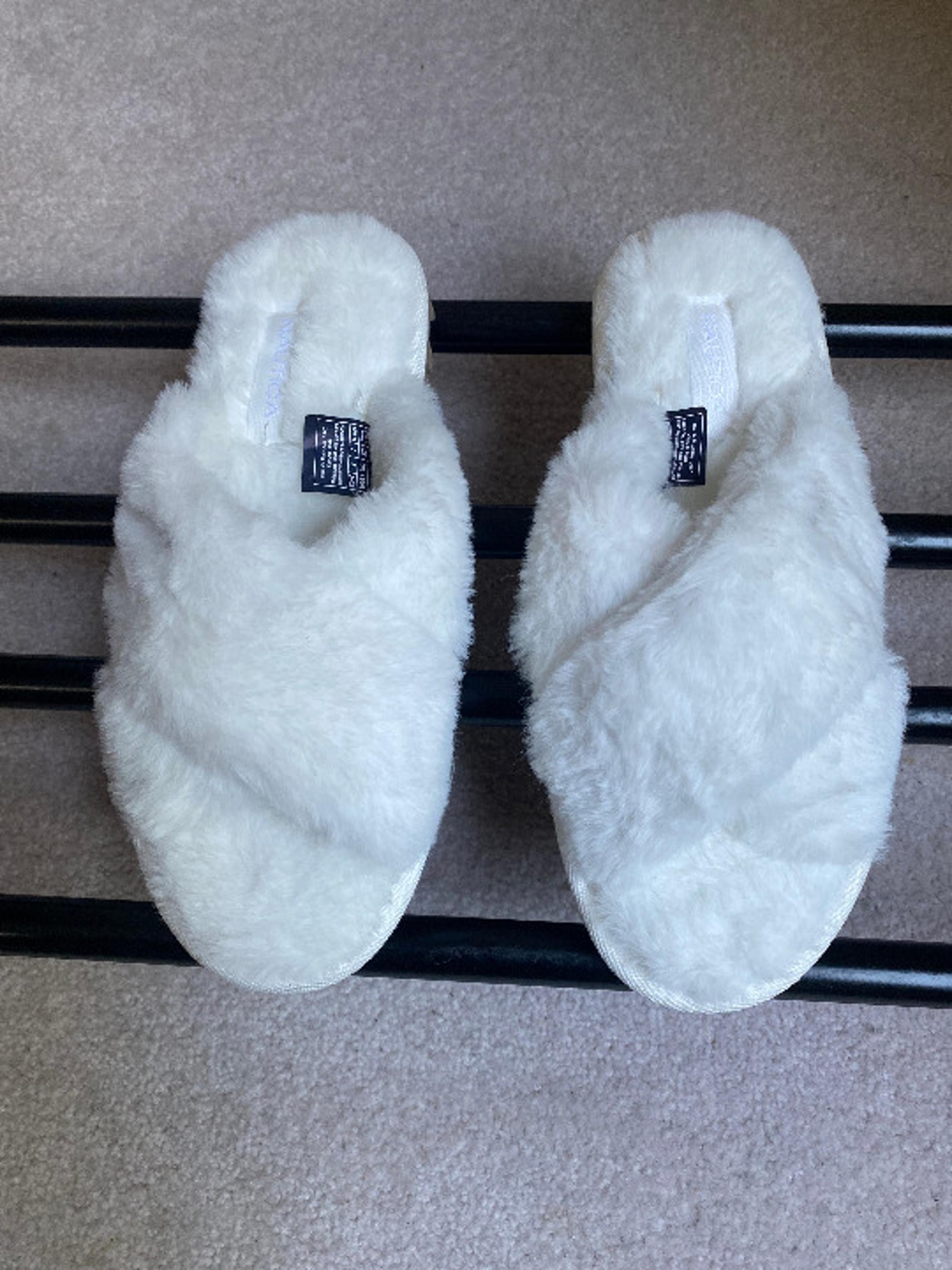 NAUTICA Women Aren Plush Slippers - NEW NWOB
