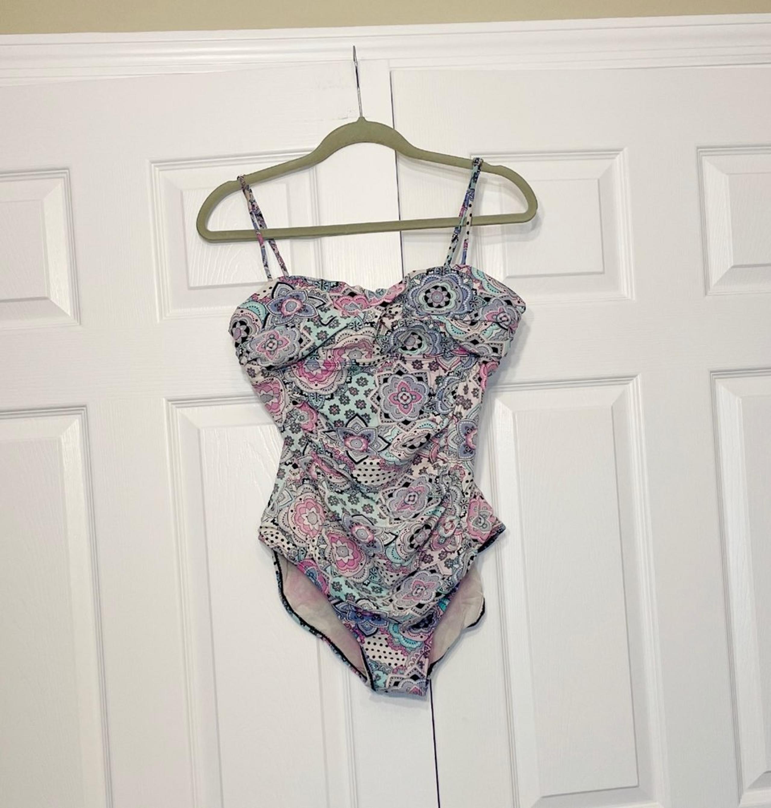 Assets by Sara blakely floral swimsuit