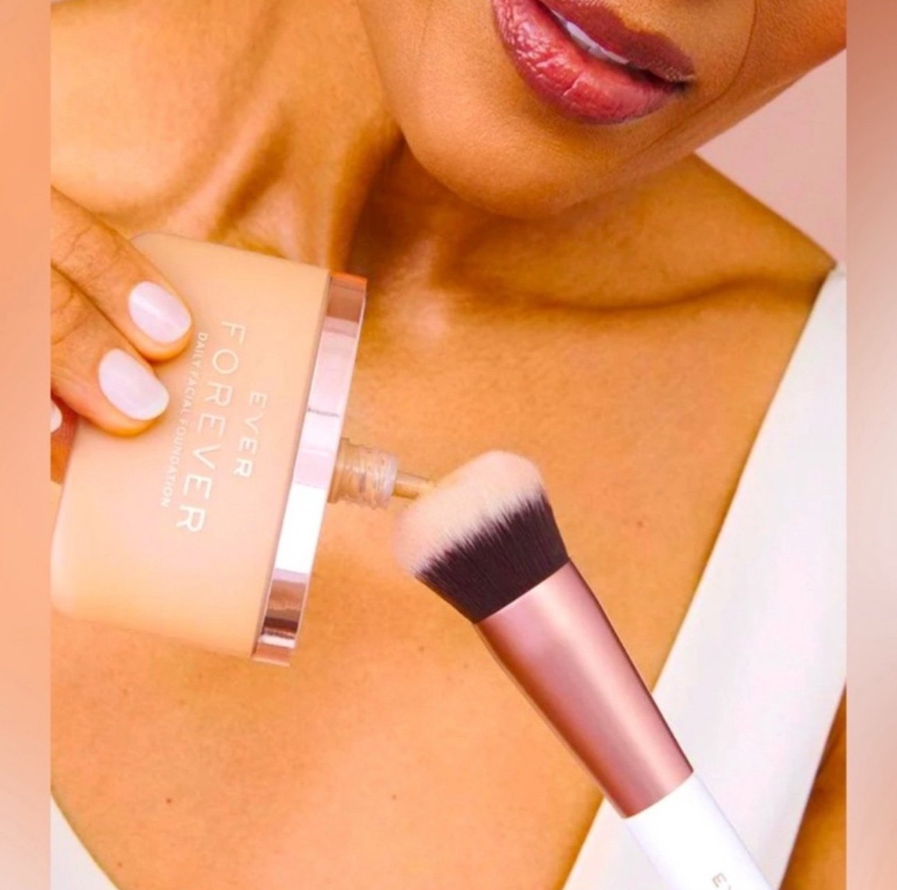 Ever Beauty Multipurpose Hypoallergenic Brush
