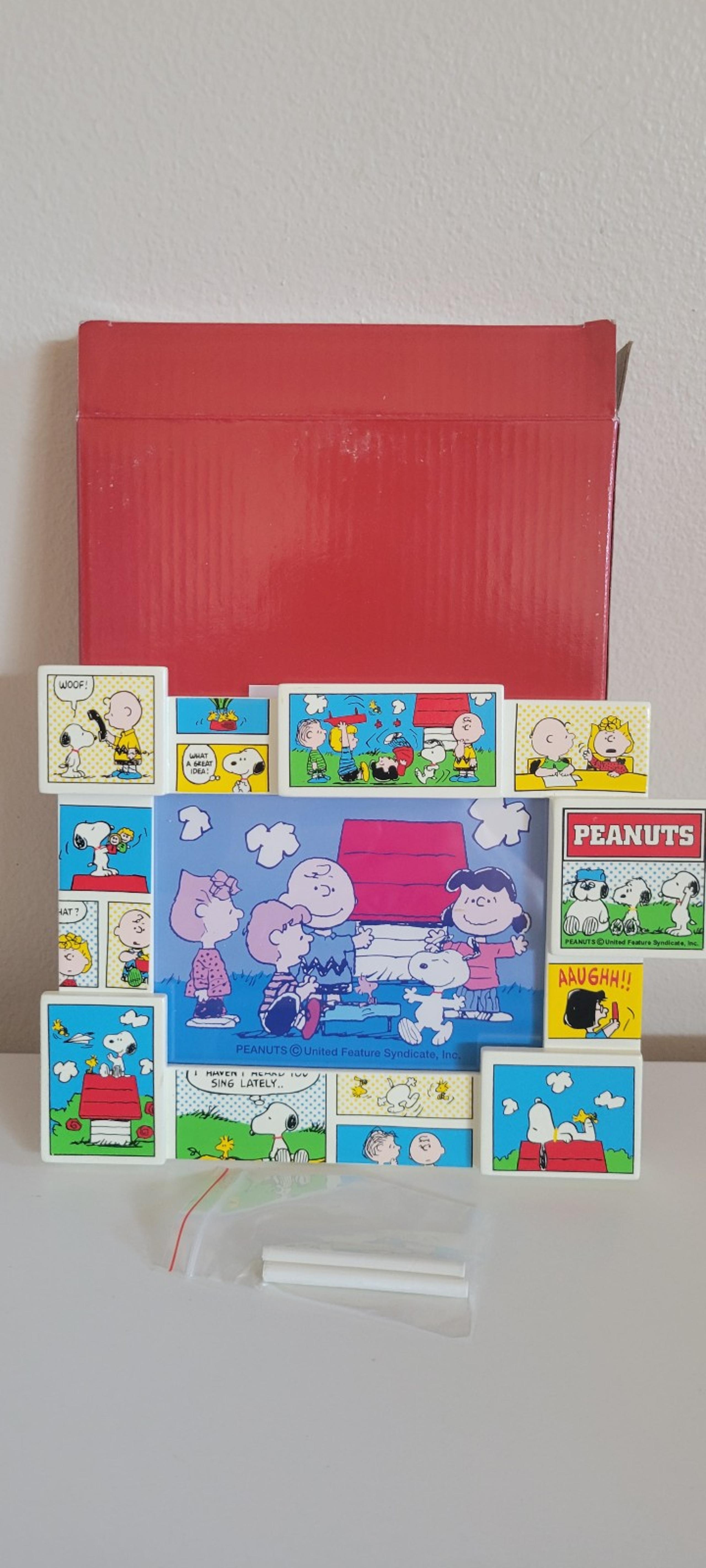 peanut snoopy picture frame. Made by japan, complete - Sanrio