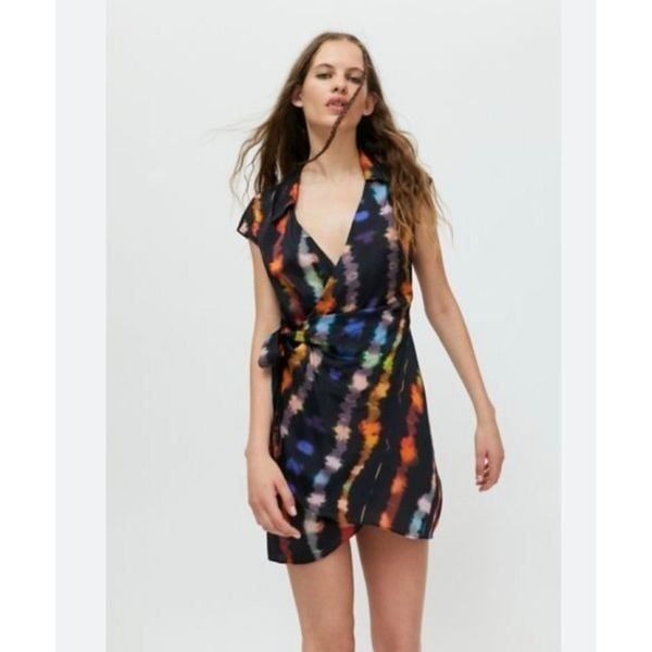 New Urban Outfitters Silver mini wrap dress size M NWOT never worn before 100%