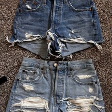 Womens Levi shorts 24