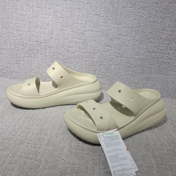 Crocs Classic Crush Unisex Size W8 M6 Light Cream Platform Slide Sandals