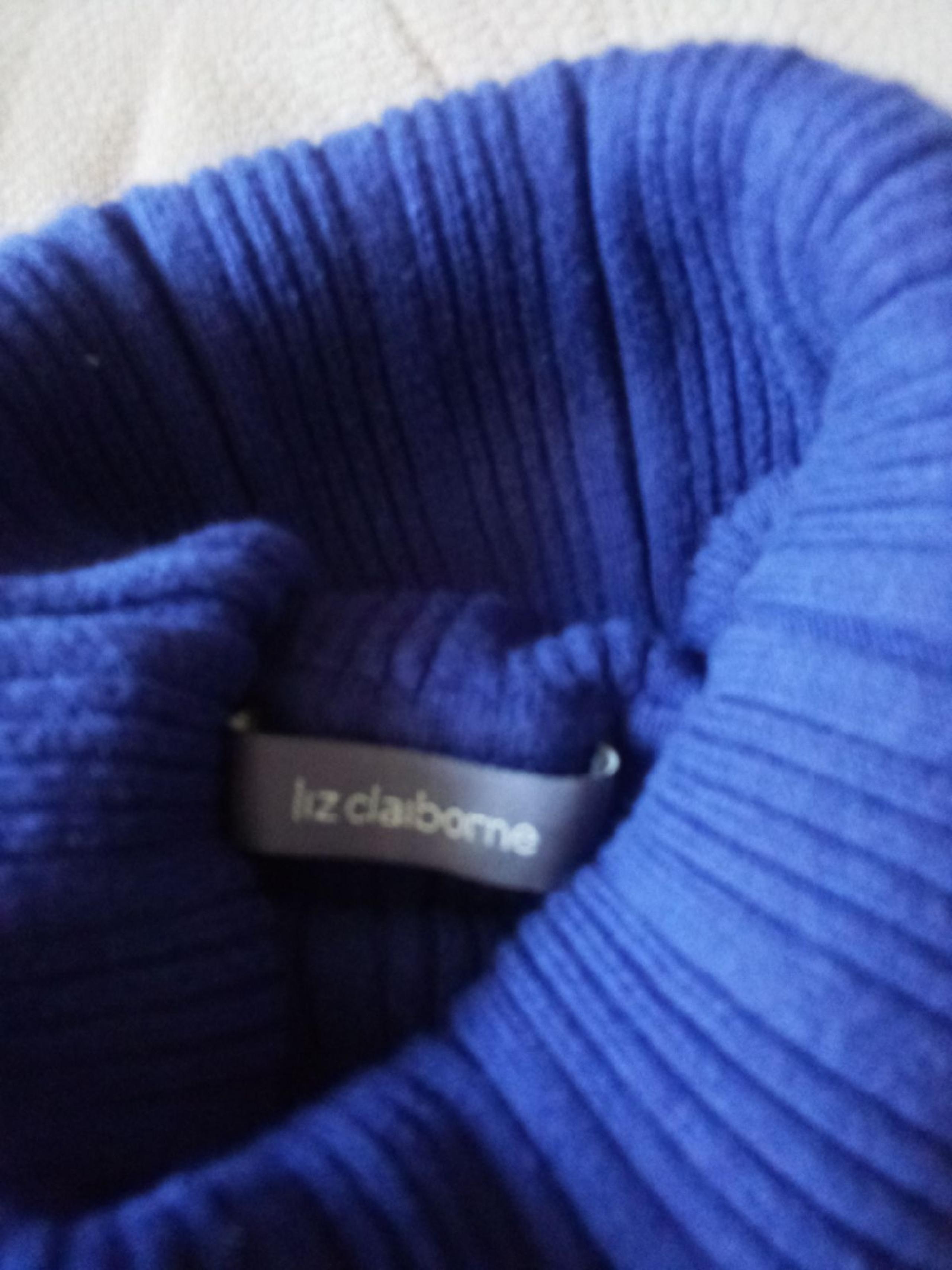 Sweater size large Color Blue