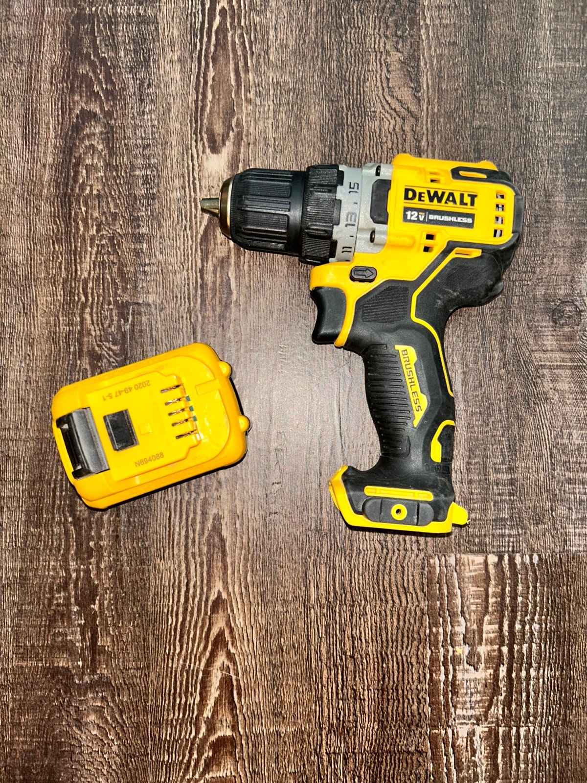Dewalt 12V Drill w/ 5 amp battery