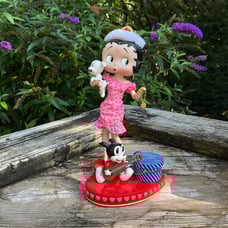 The Danbury Mint “You Steal Our Hearts, Betty Boop!”