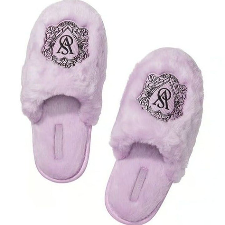 NEW SMALL (5-6) VS Closed-Toe Faux Fur Slipper in Unicorn Purple
