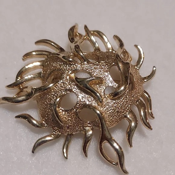 Sarah Coventry Sea Urchin Brooch