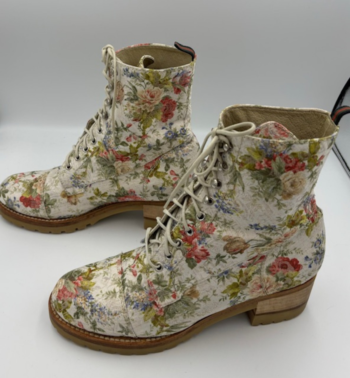 Vintage Espace Floral Tapestry Combat Boots