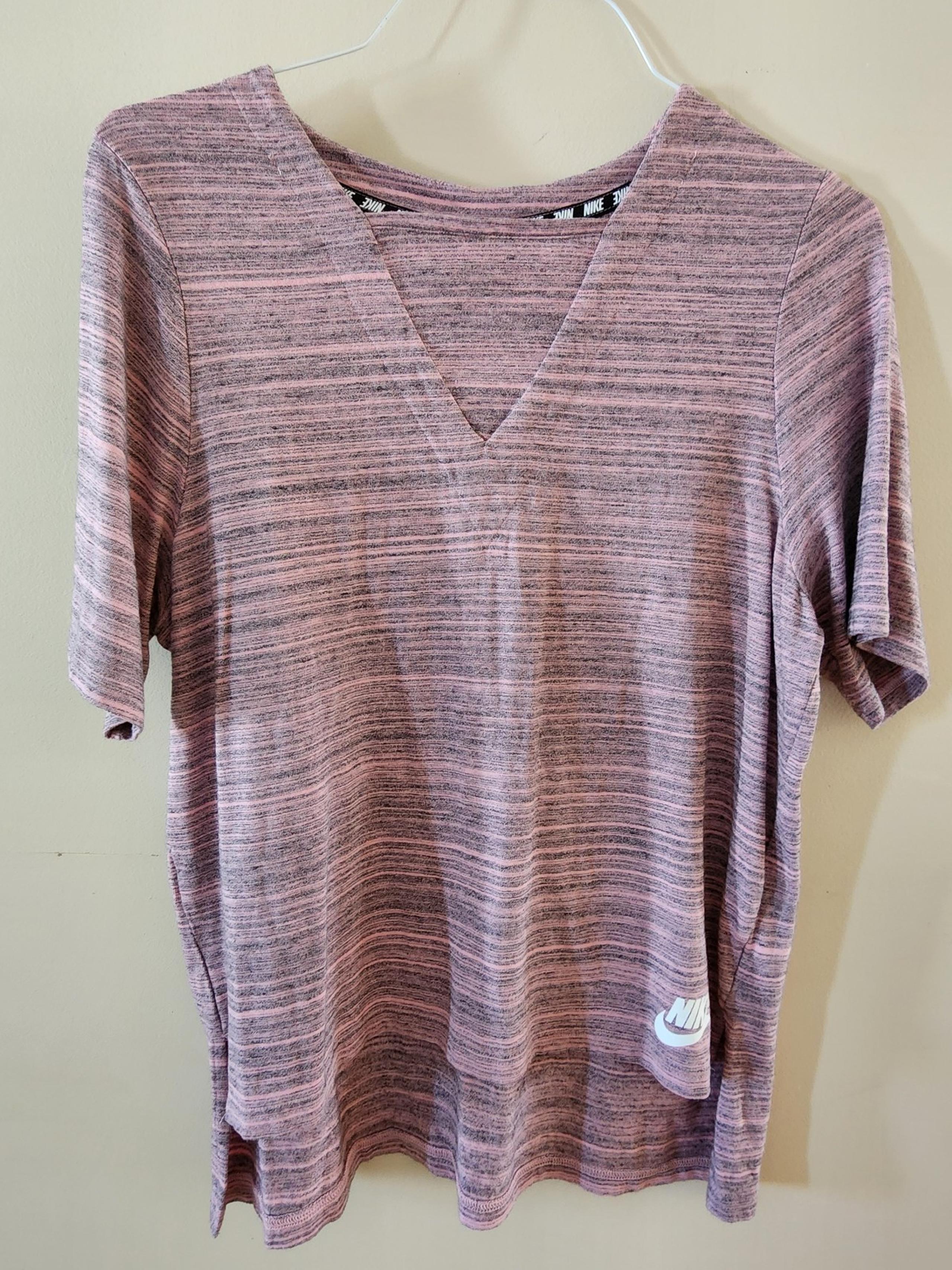 Nike Sportswear Advance 15 Top Womens Melon Pink T-Shirt Size L Large v neck