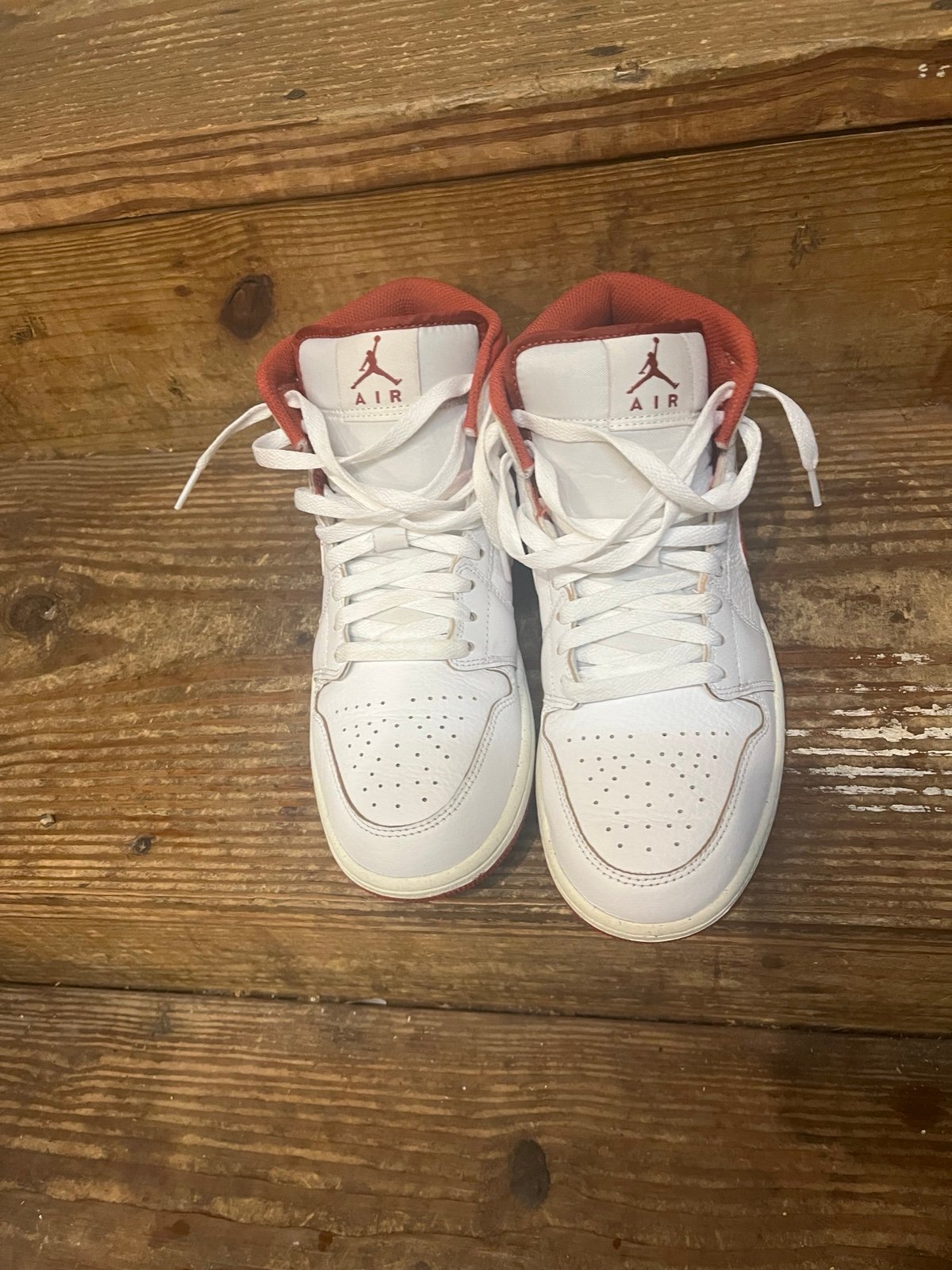 Jordan 1 Mid SE Dune Red